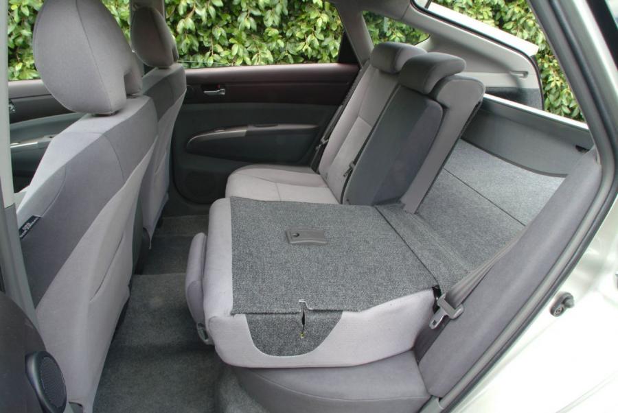  Toyota Prius 2004 года  (фото 40 из 48)
